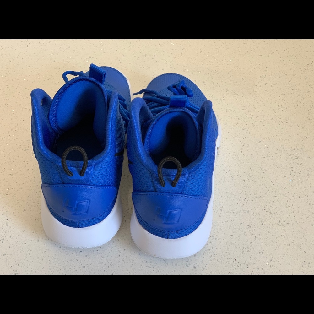Nike Hyperdunk Mid - Picture 2 of 4